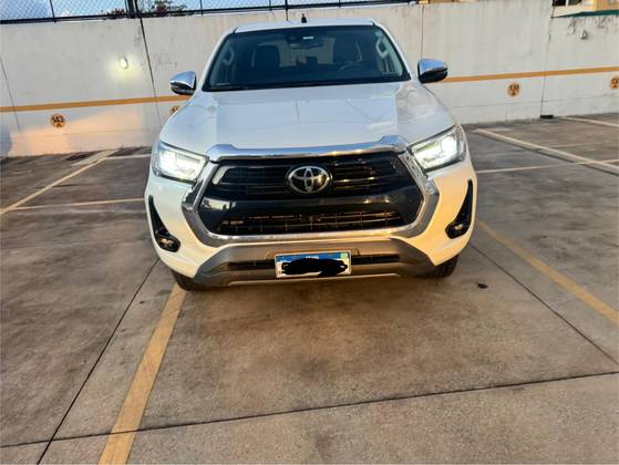 TOYOTA HILUX 2.8 D-4D TURBO DIESEL CD SRX 4X4 AUTOMÁTICO
